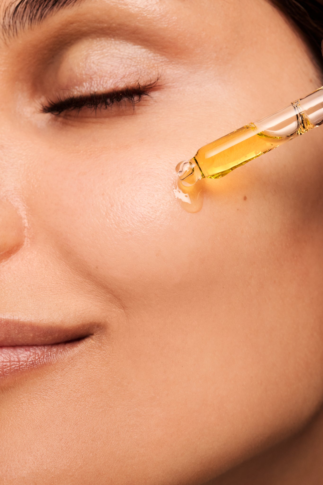 Evie — rauhoittava CBD-kasvoöljy 15ml