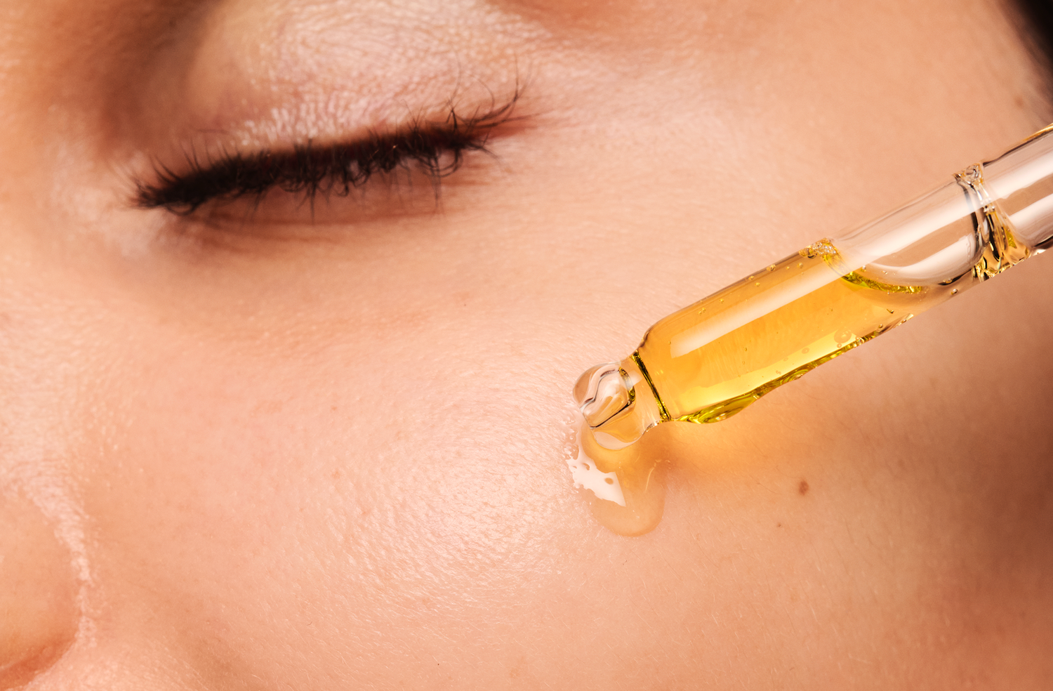 Do face oils make the skin look greasy? Not true!
